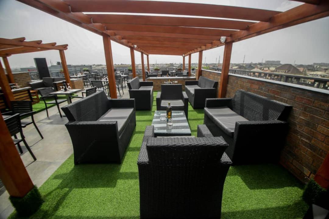 Perfecto La Villa Hotel And Suites Lagos Exterior foto